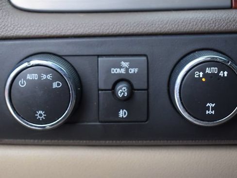 Used 2011 GMC Yukon XL SLT w/ SLT-2 Equipment Package AWD/4WD image 25