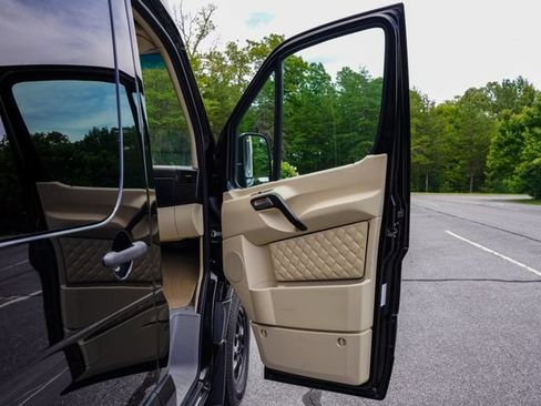 Used 2016 Mercedes-Benz Sprinter 2500 image 17