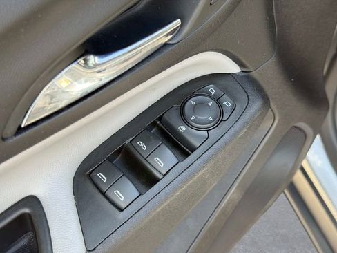 Used 2024 Chevrolet Equinox LS FWD image 19