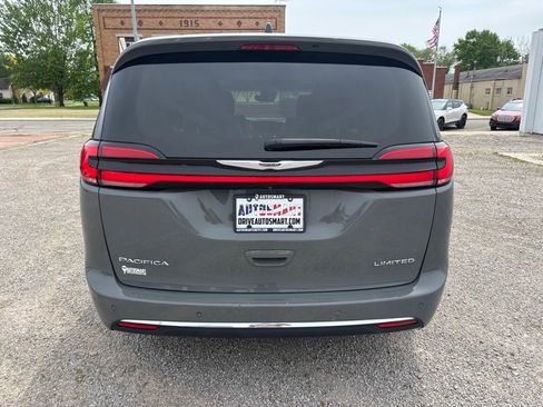 Used 2023 Chrysler Pacifica Limited FWD image 18