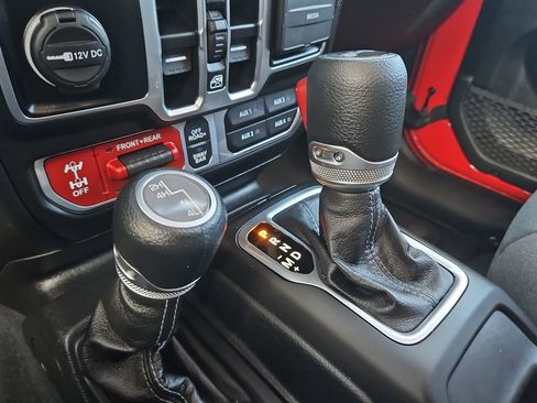 Used 2025 Jeep Wrangler Unlimited Rubicon image 20