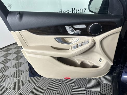 Used 2021 Mercedes-Benz GLC 300 image 10