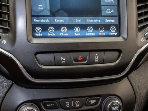 Used 2021 Jeep Cherokee Latitude Lux w/ Comfort/Convenience Group AWD/4WD image 23