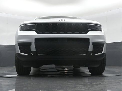 New 2025 Jeep Grand Cherokee L Altitude image 40