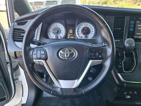 Used 2016 Toyota Sienna SE image 26
