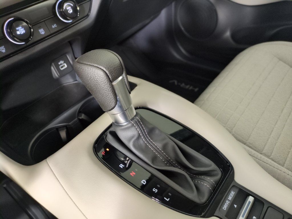 Certified 2025 Honda HR-V LX image 28