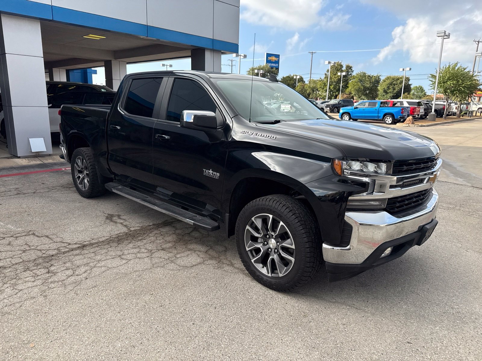 Used 2021 Chevrolet Silverado 1500 LT w/ Texas Edition Plus RWD image 2