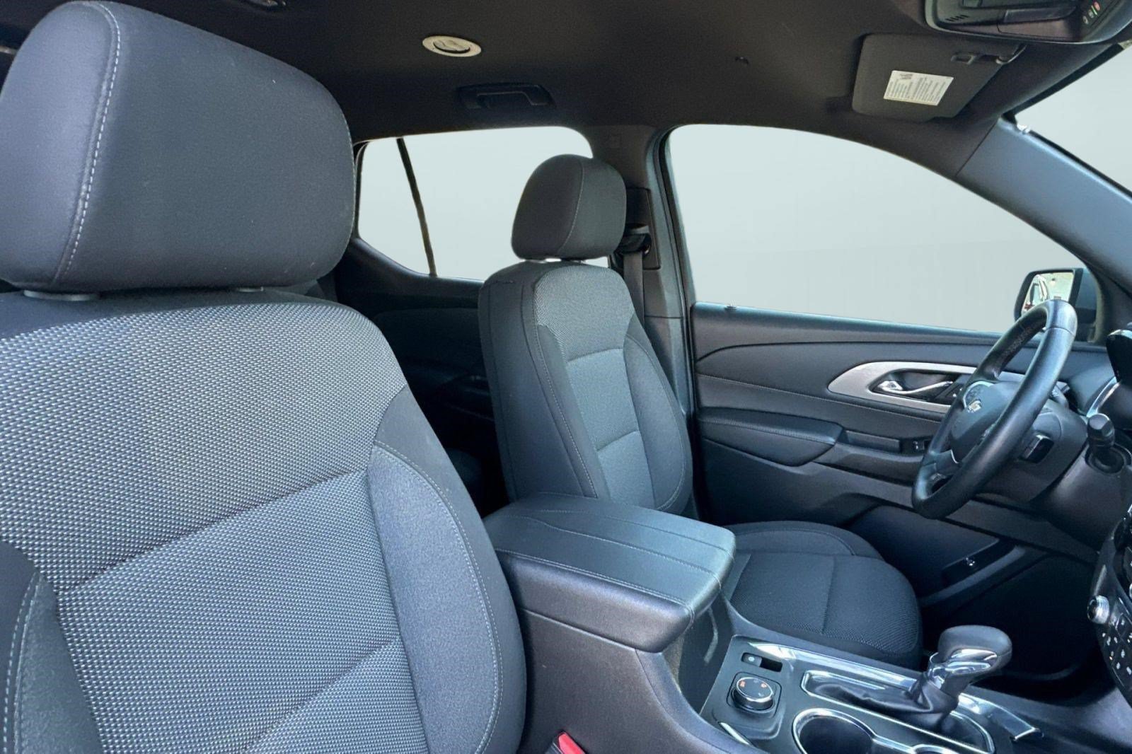 Used 2023 Chevrolet Traverse LT w/ LPO, Cargo Package AWD/4WD image 28