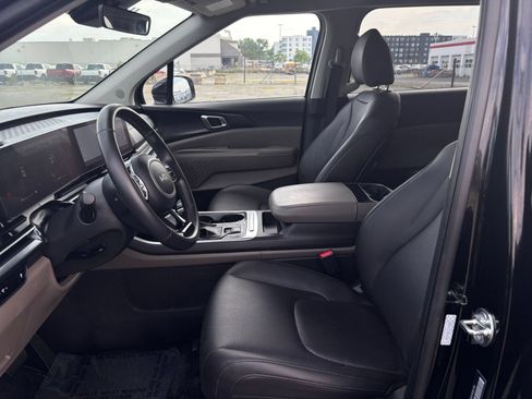 Used 2026 Kia Carnival FWD image 24
