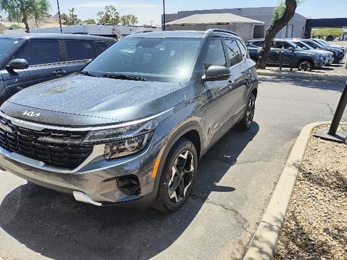 Certified 2025 Kia Seltos EX w/ EX Sunroof Package FWD image 2
