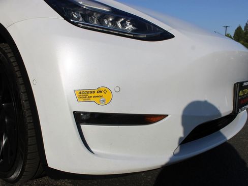 Used 2022 Tesla Model Y Long Range AWD/4WD image 5