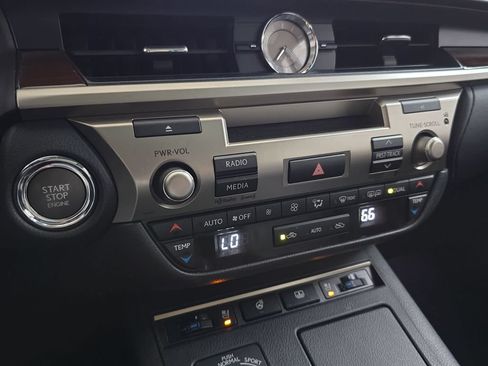 Used 2014 Lexus ES 350 w/ Luxury Package FWD image 24