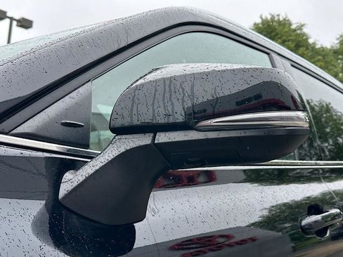 Certified 2024 Toyota Highlander Limited AWD/4WD image 10