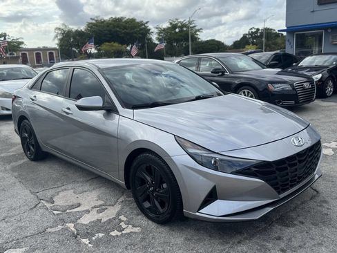 Used 2022 Hyundai Elantra SEL image 1