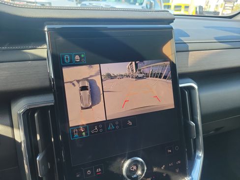 Used 2024 GMC Acadia Denali image 28