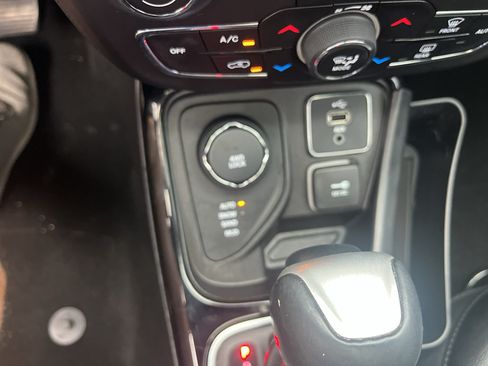 Used 2018 Jeep Compass Limited w/ Navigation Group AWD/4WD image 22