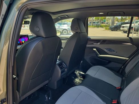 New 2026 Volkswagen Tiguan SE R-Line FWD image 5