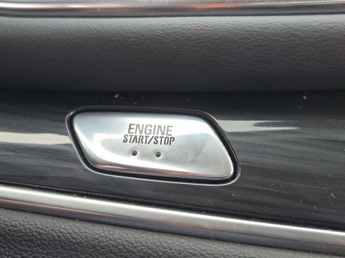 Used 2019 Buick Enclave Essence AWD/4WD image 40