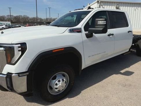 New 2026 GMC Sierra 3500 Pro AWD/4WD image 3