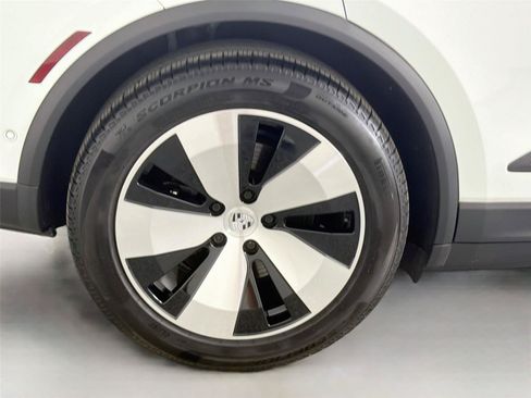 Certified 2025 Porsche Macan 4 Electric w/ Premium Package AWD/4WD image 13