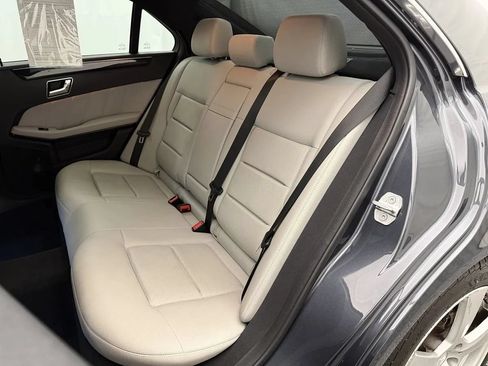 Used 2010 Mercedes-Benz E 350 4MATIC Sedan image 21
