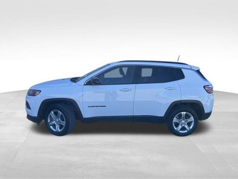 Used 2024 Jeep Compass Latitude image 3