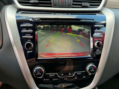 Used 2018 Nissan Murano SV FWD image 11