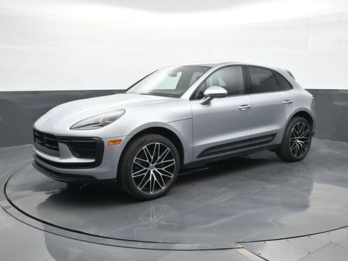 Certified 2025 Porsche Macan AWD/4WD image 1