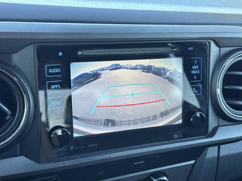 Used 2019 Toyota Tacoma TRD Sport image 18