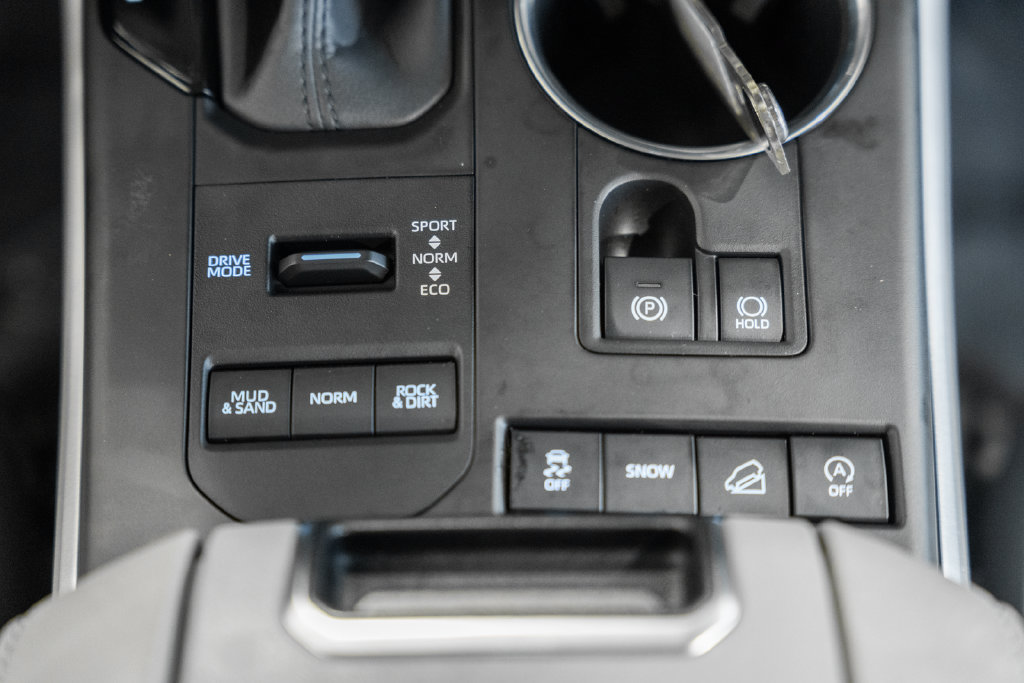 Used 2020 Toyota Highlander XLE AWD/4WD image 17