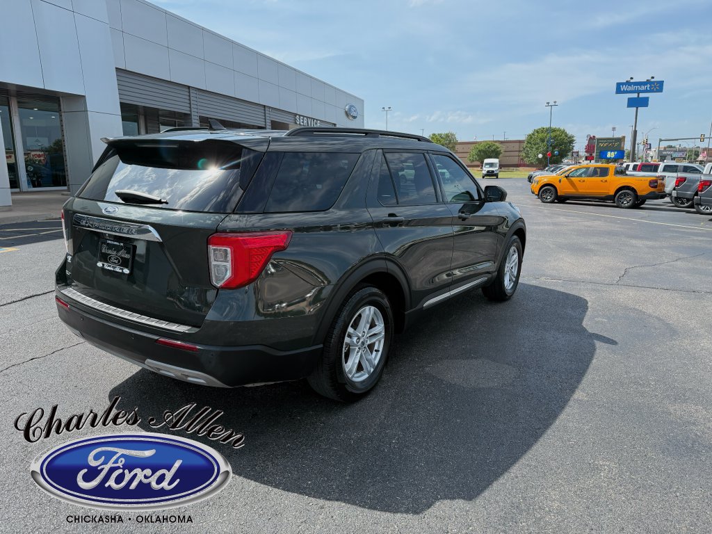 Used 2024 Ford Explorer XLT w/ Equipment Group 202A RWD image 3