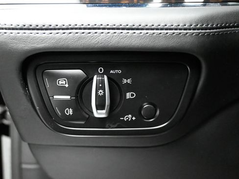 Used 2019 Bentley Bentayga image 72