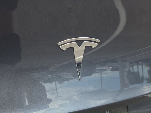 Used 2023 Tesla Model Y Long Range AWD/4WD image 5