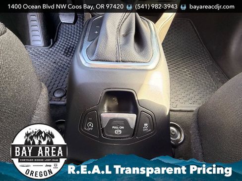 Used 2023 Jeep Renegade Latitude AWD/4WD image 18
