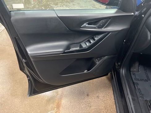 Used 2025 Chevrolet Equinox LT w/ Convenience Package II image 11