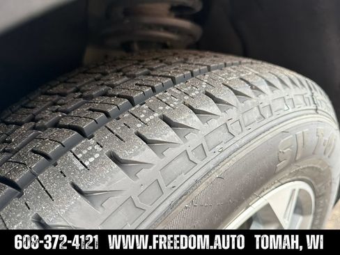 Used 2025 Chevrolet Blazer LT AWD/4WD image 30