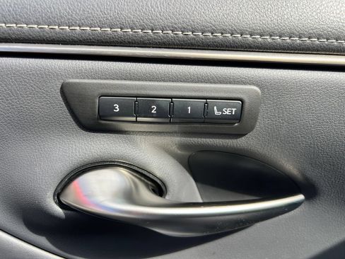 Used 2020 Lexus ES 300h w/ Premium Package FWD image 28