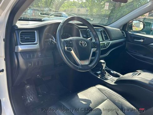 Used 2016 Toyota Highlander XLE AWD/4WD image 19