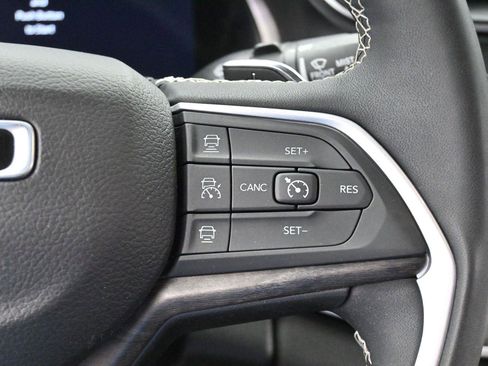 Used 2023 Jeep Grand Cherokee L Limited AWD/4WD image 21