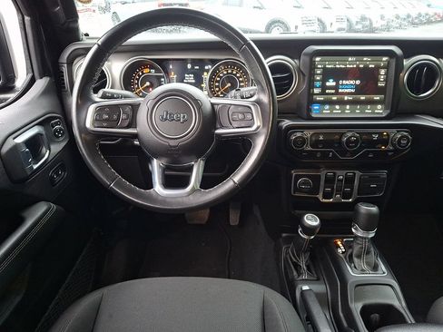 Used 2022 Jeep Wrangler Unlimited Sahara AWD/4WD image 11