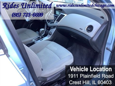 Used 2011 Chevrolet Cruze LT image 24