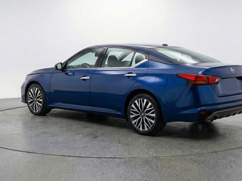 Used 2025 Nissan Altima 2.5 SV image 6