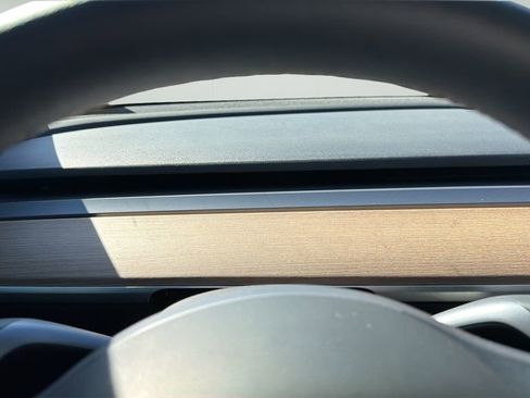 Used 2021 Tesla Model Y Long Range image 10