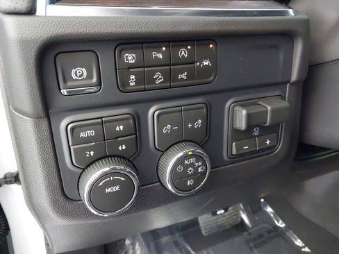 New 2026 Chevrolet Tahoe Premier w/ Sun And Tow Package AWD/4WD image 23