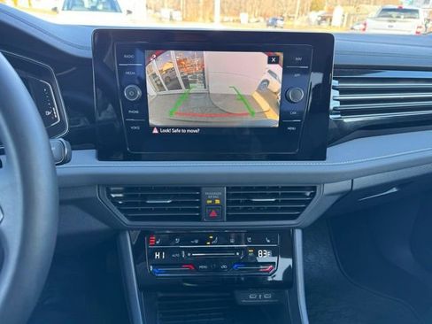 Certified 2025 Volkswagen Jetta SEL image 37