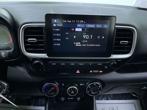 Used 2024 Hyundai Venue SE image 15