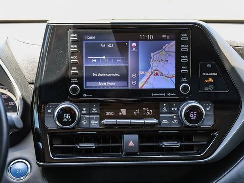 Used 2022 Toyota Highlander XLE FWD image 19