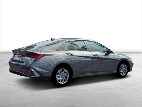 New 2026 Hyundai Elantra Hybrid FWD image 8