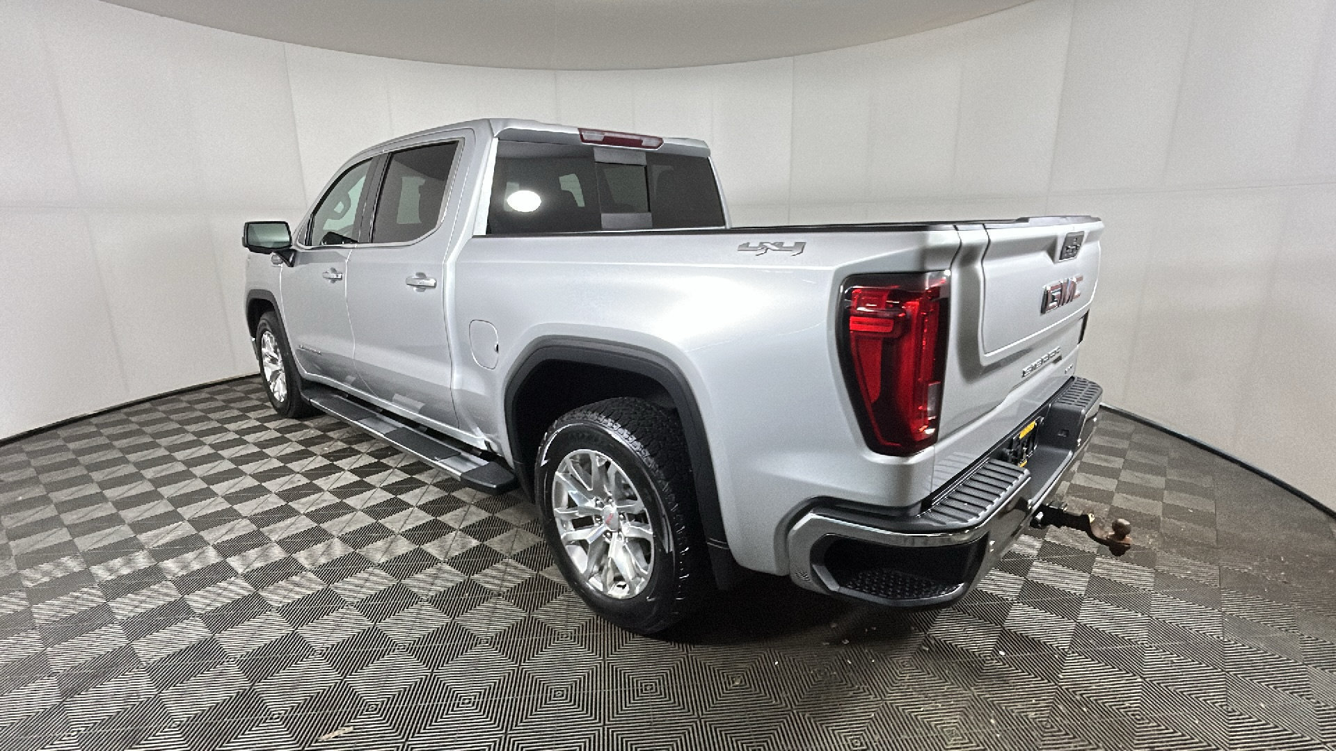 Used 2019 GMC Sierra 1500 SLT w/ SLT Premium Plus Package AWD/4WD image 5