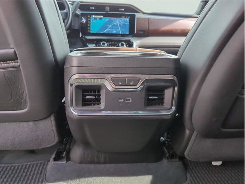 Used 2024 GMC Sierra 3500 Denali Ultimate AWD/4WD image 29